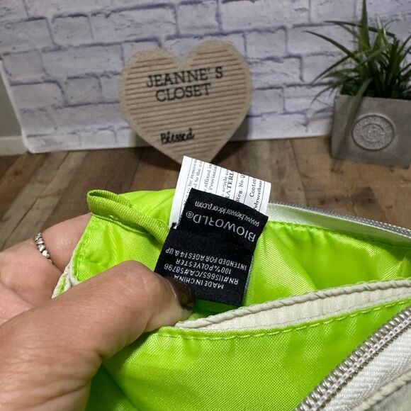 Boxlunch x lucasfilm x bio world x Star Wars x mandalorian the child pouch - Picture 10 of 13